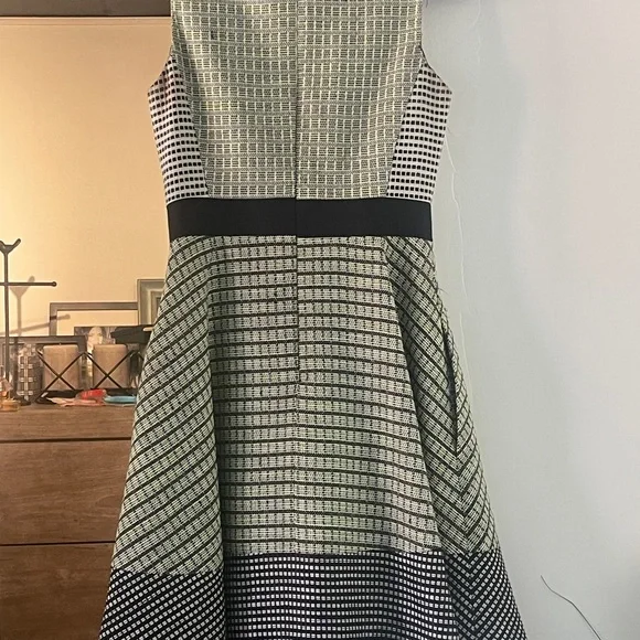 Karen Millen - A line cocktail dress size 4 - Picture 3 of 6